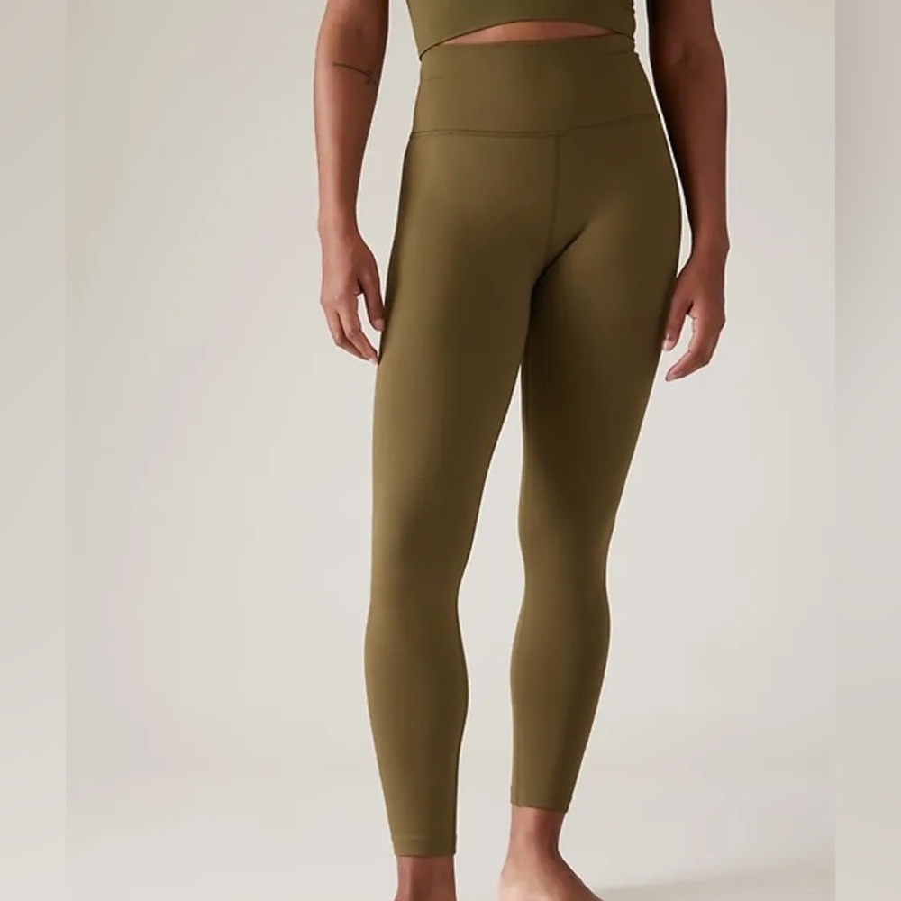 ATHLETA• Women’s “Aurora” Seamless Tight Size Small